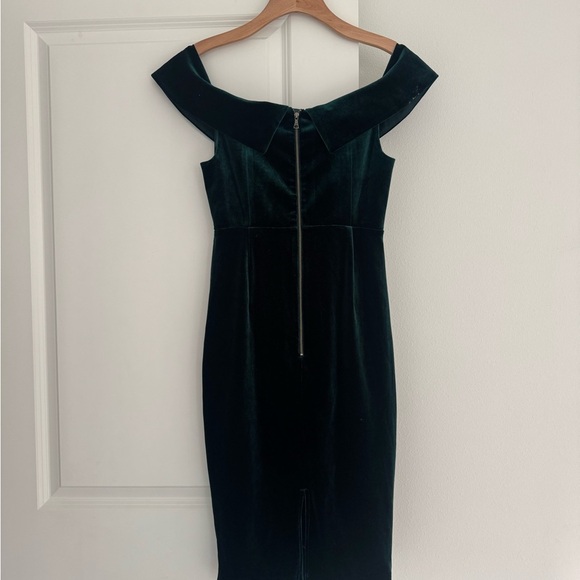 NEW Bardot women’s Off-The-Shoulder Sweetheart Velvet sheath Dress small 4 6 - Picture 10 of 10